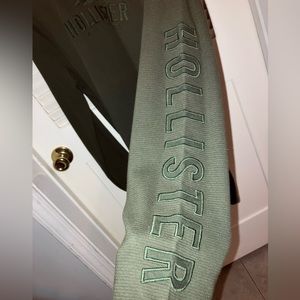 Size medium army green long sleeve Hollister